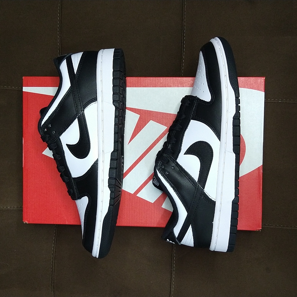 Women's Dunk Low Pandas 🐼 Size 8
